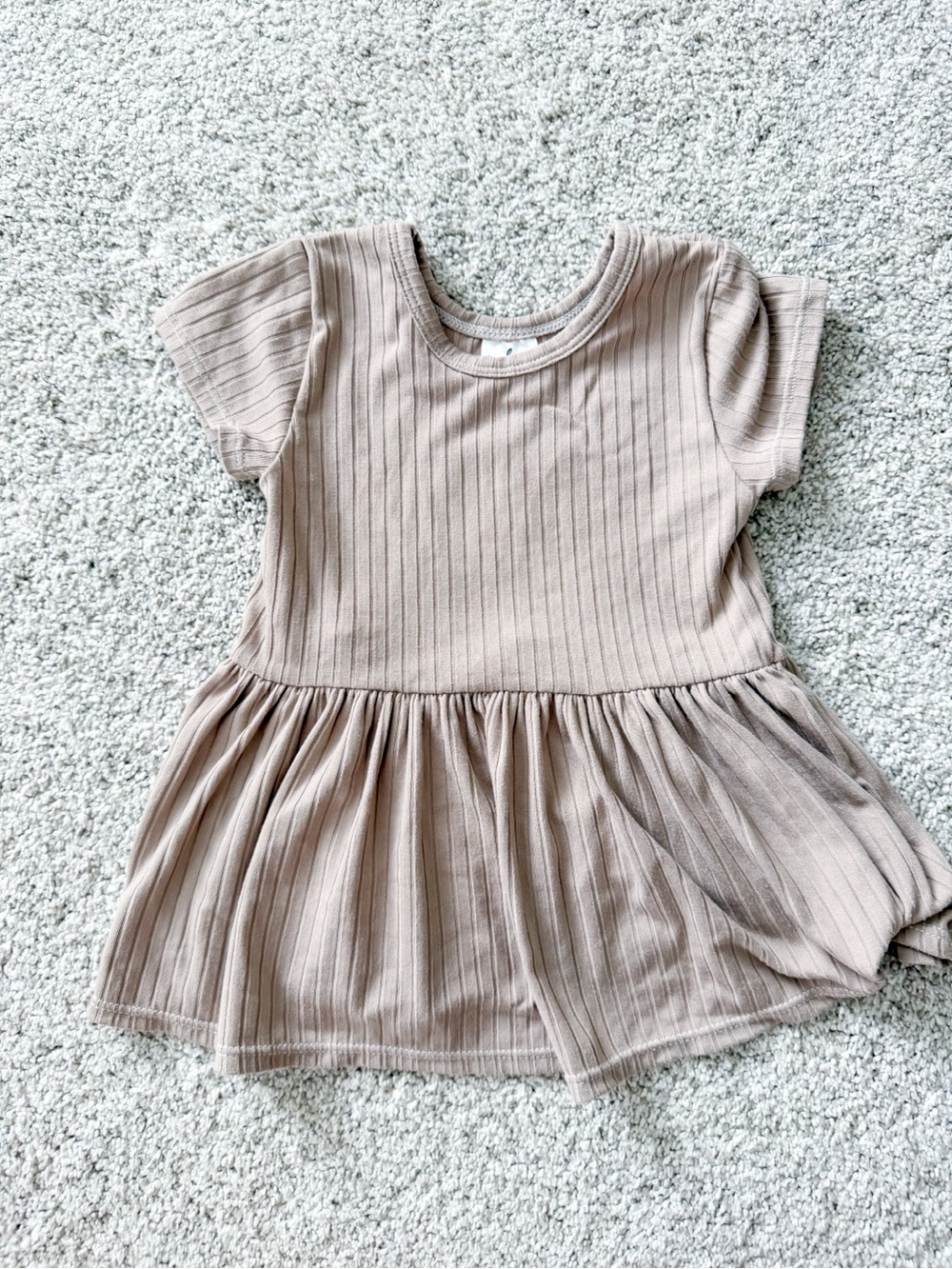 Girls' Ribbed Peplum Short Sleeve Top - Taupe